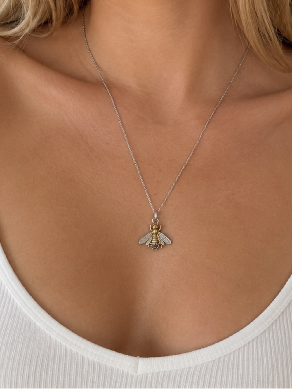 NWOT 925 Sterling Silver Delicate Silver Bee Pendant Necklace
